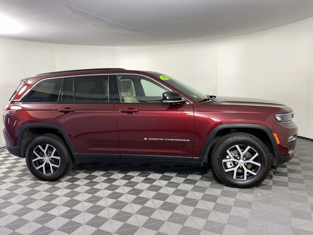 Used 2025 Jeep Grand Cherokee Limited w/ Luxury Tech Group II AWD/4WD image 11