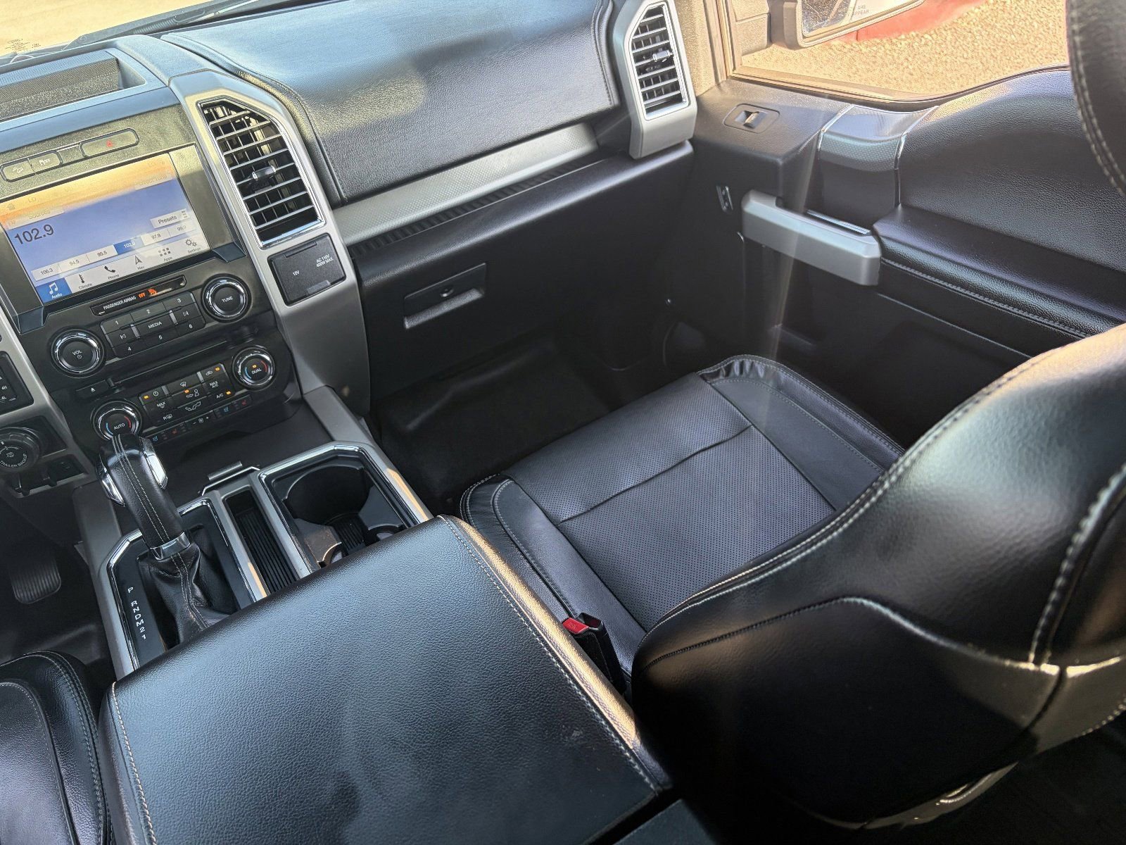 Used 2016 Ford F150 Lariat image 17