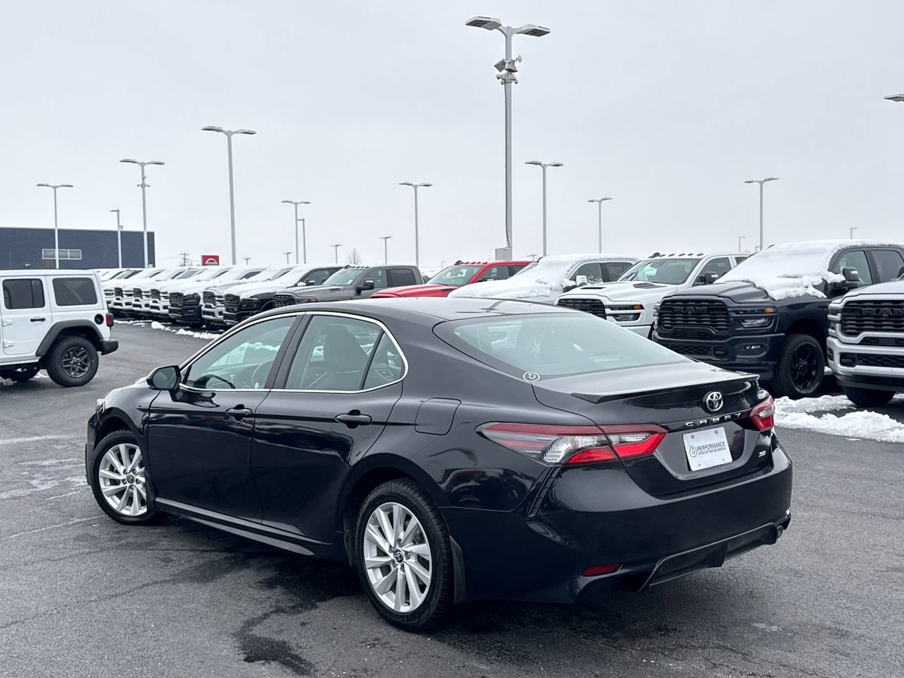 Used 2023 Toyota Camry SE image 5