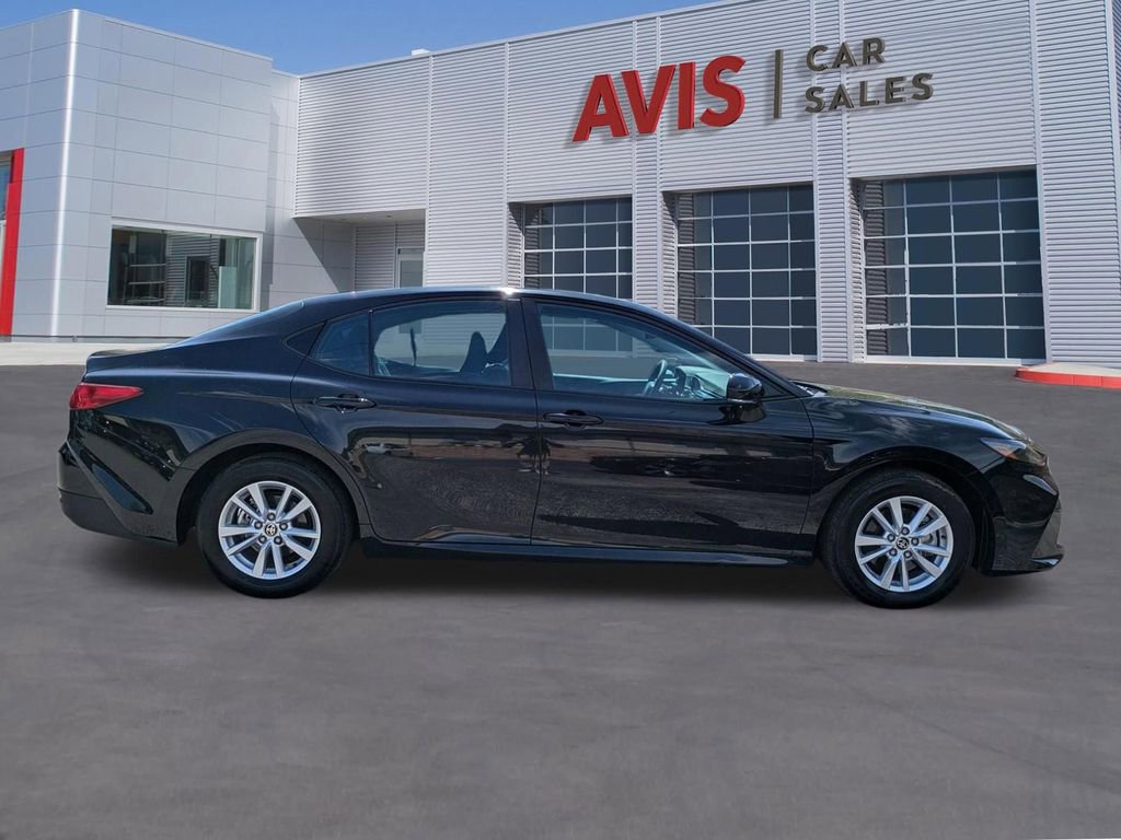 Used 2025 Toyota Camry LE image 5