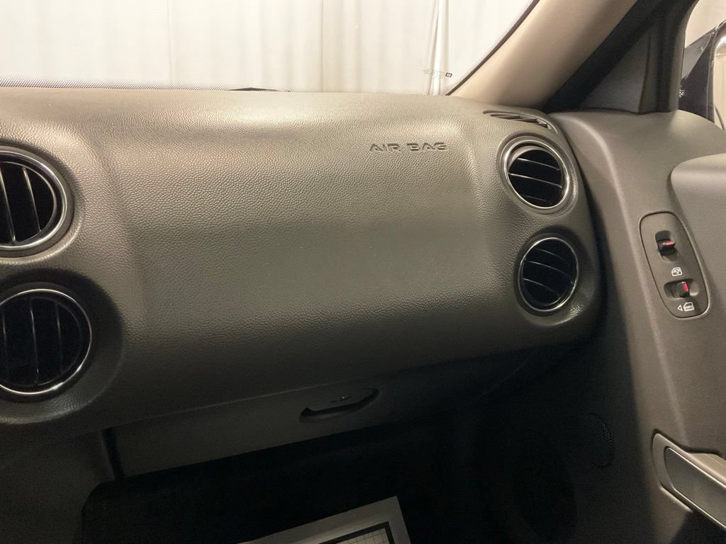 Used 2005 Pontiac Grand Prix GXP w/ Premium Audio Package FWD image 29