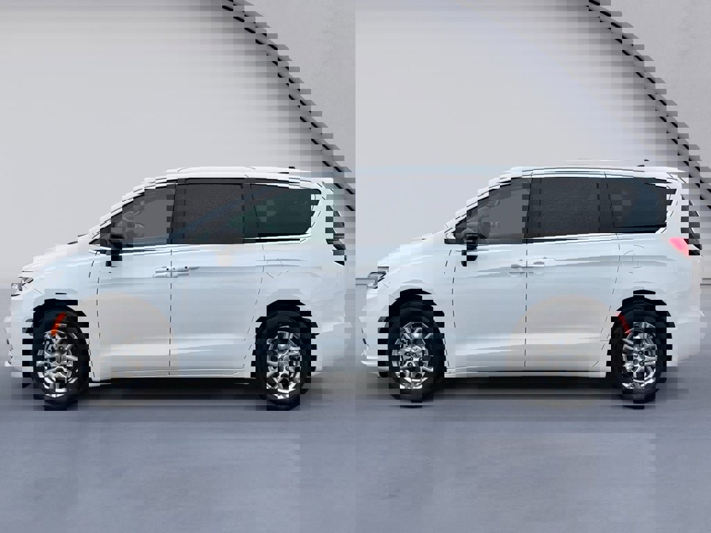 Used 2024 Chrysler Pacifica Touring-L image 2