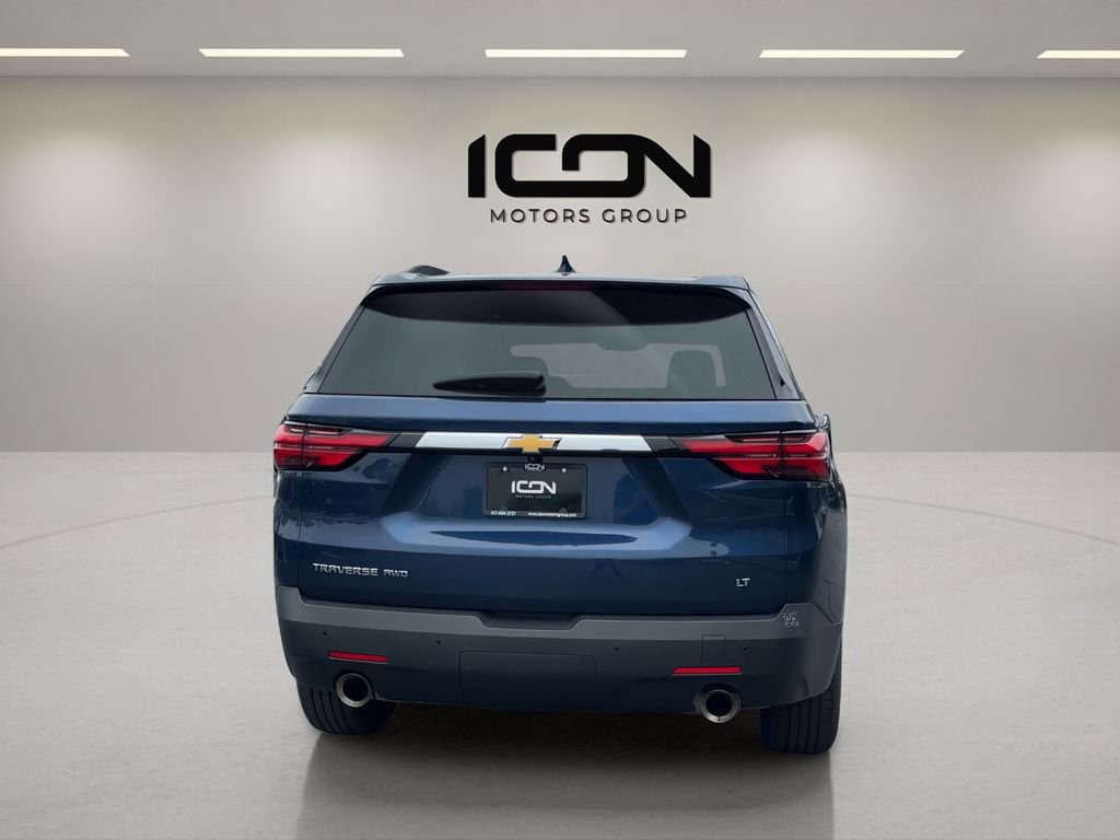 Used 2022 Chevrolet Traverse LT image 3