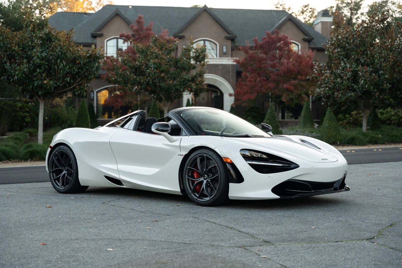 Used 2021 McLaren 720S Spider image 1