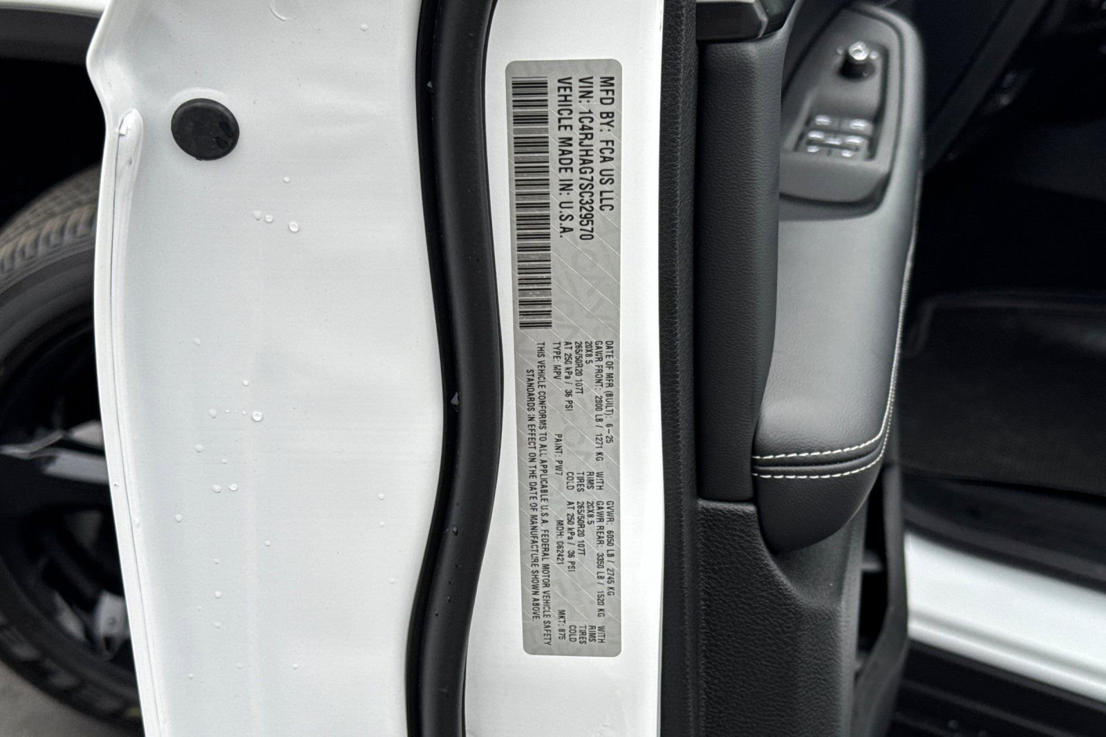 New 2025 Jeep Grand Cherokee Laredo image 29