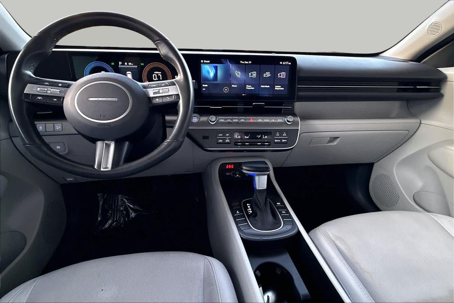 Used 2025 Hyundai Kona SEL AWD/4WD image 16