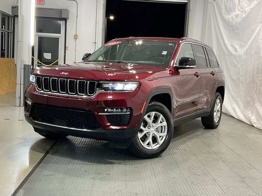 Used 2023 Jeep Grand Cherokee Limited w/ Luxury Tech Group II AWD/4WD image 2