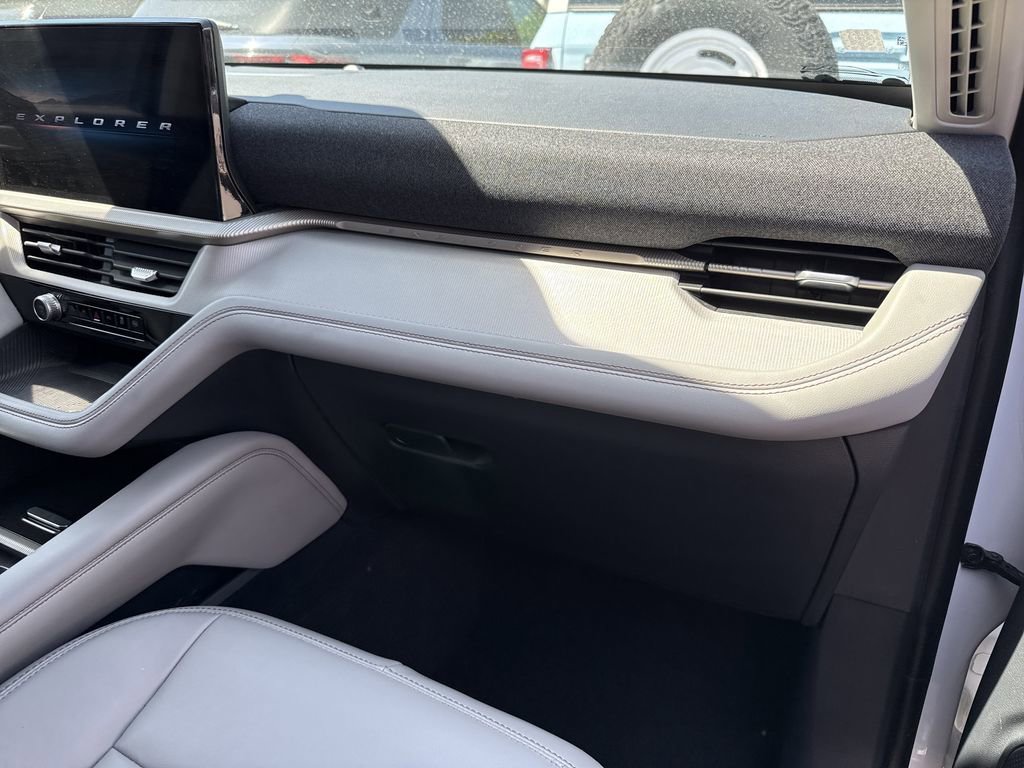 Used 2025 Ford Explorer Active w/ Active Comfort Package AWD/4WD image 11