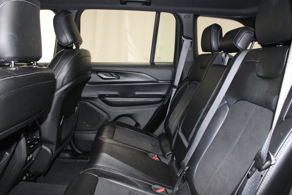 Used 2024 Jeep Grand Cherokee Altitude AWD/4WD image 21