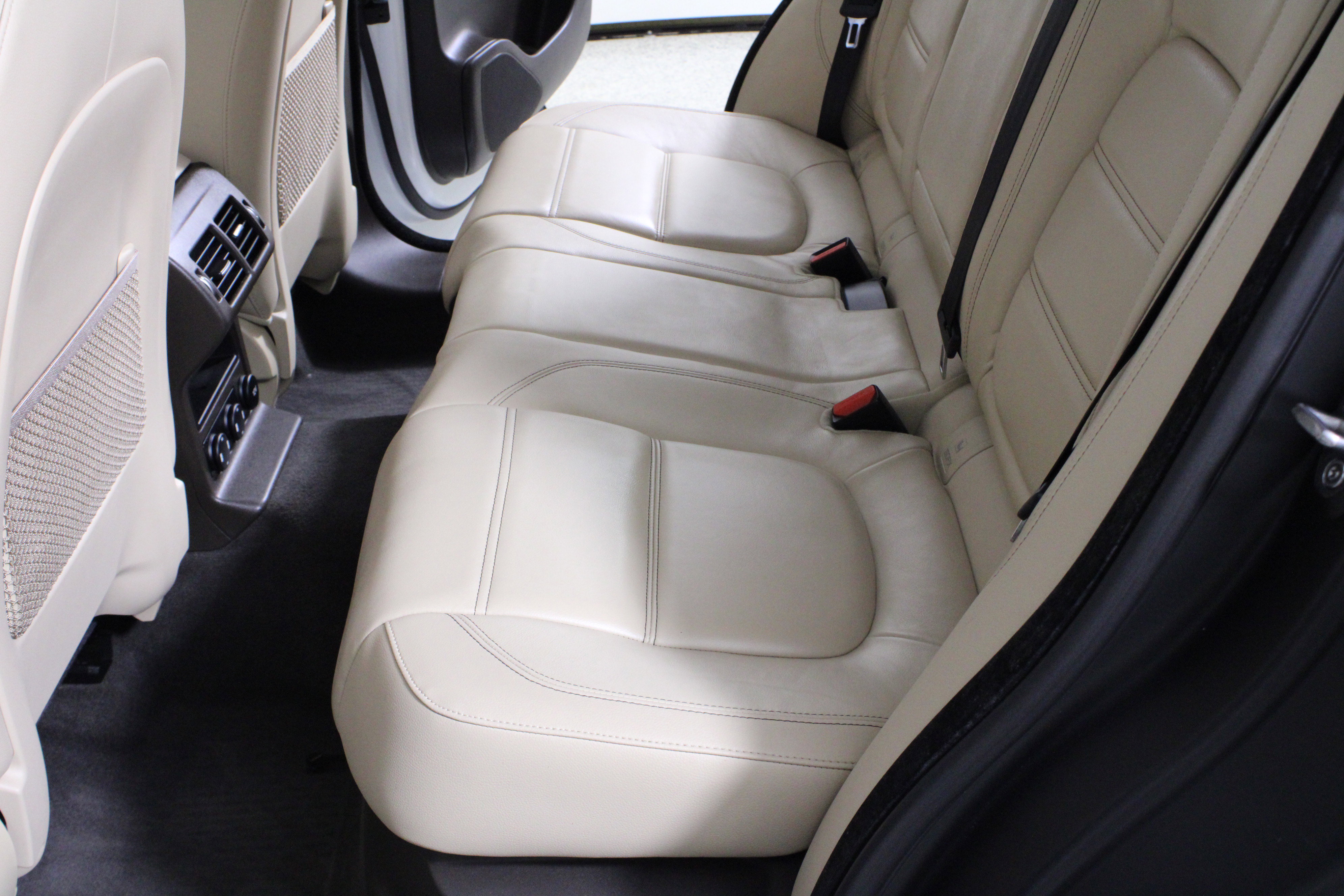 Used 2017 Jaguar F-PACE Prestige image 13