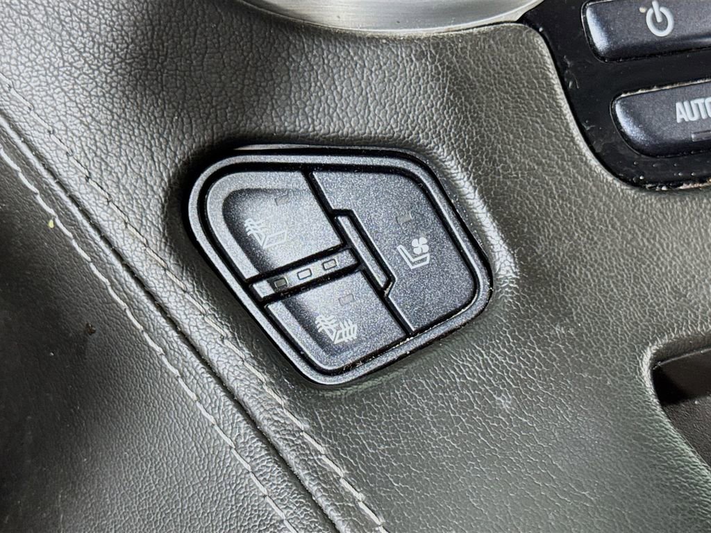 Used 2018 GMC Yukon XL SLT image 23