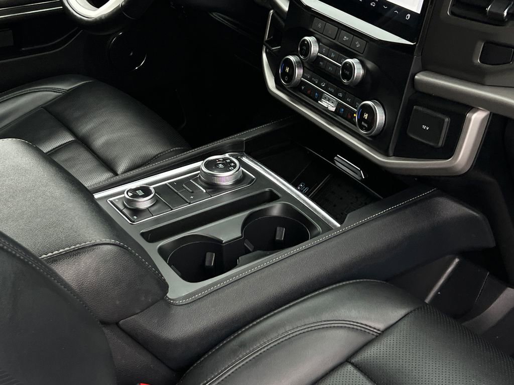 Used 2024 Ford Expedition Max XLT image 12