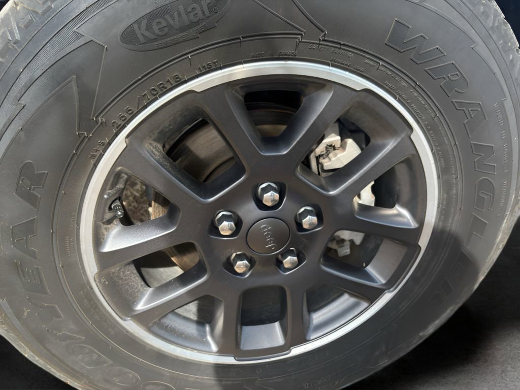 Used 2020 Jeep Gladiator Overland image 11