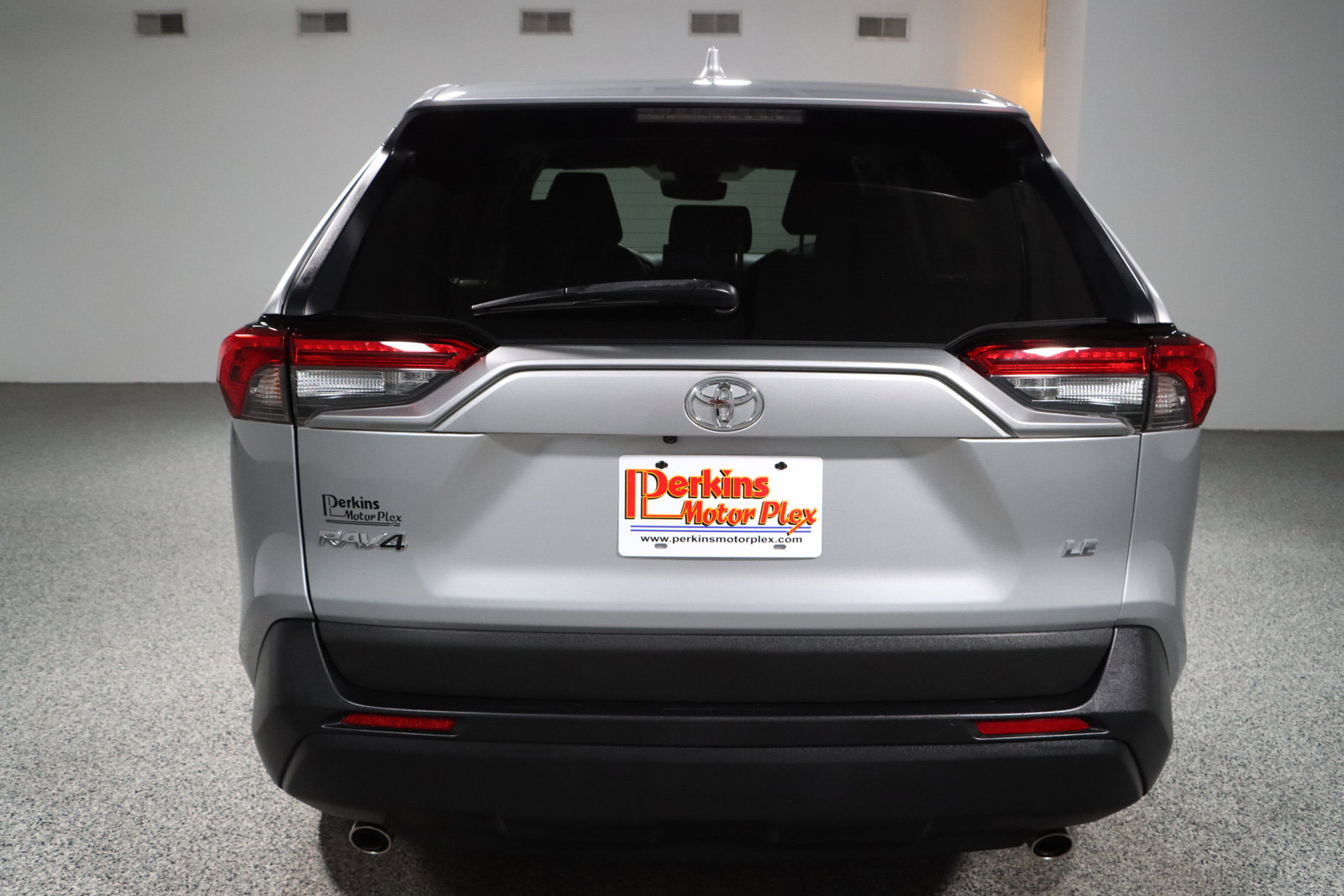 Used 2022 Toyota RAV4 LE image 8