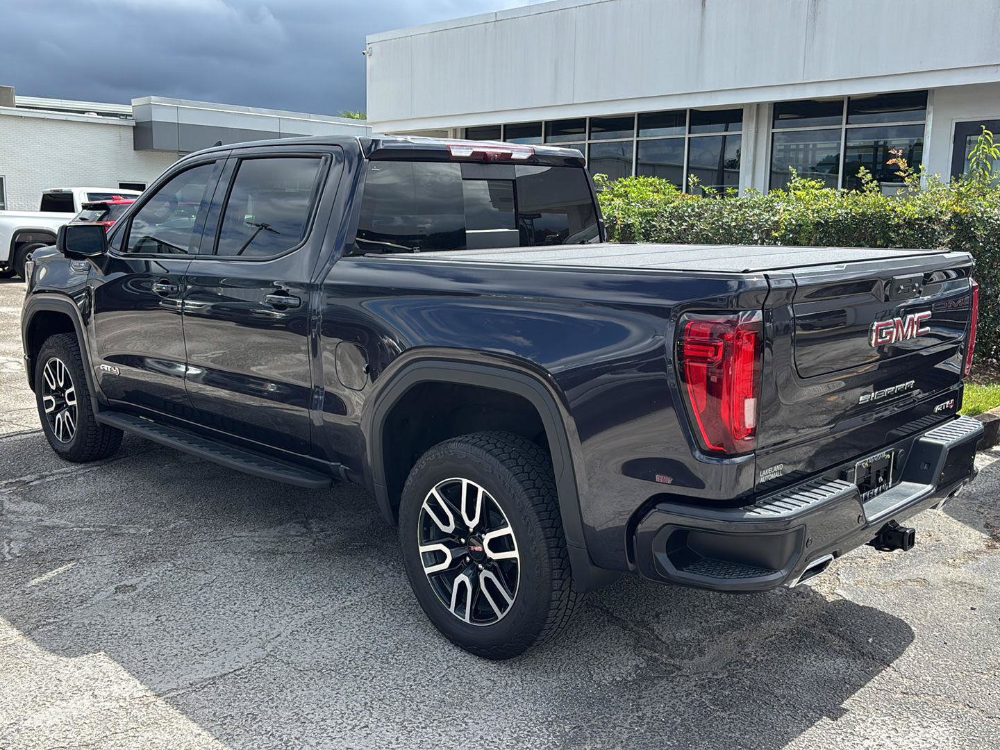 Used 2023 GMC Sierra 1500 AT4 w/ AT4 Premium Package AWD/4WD image 5