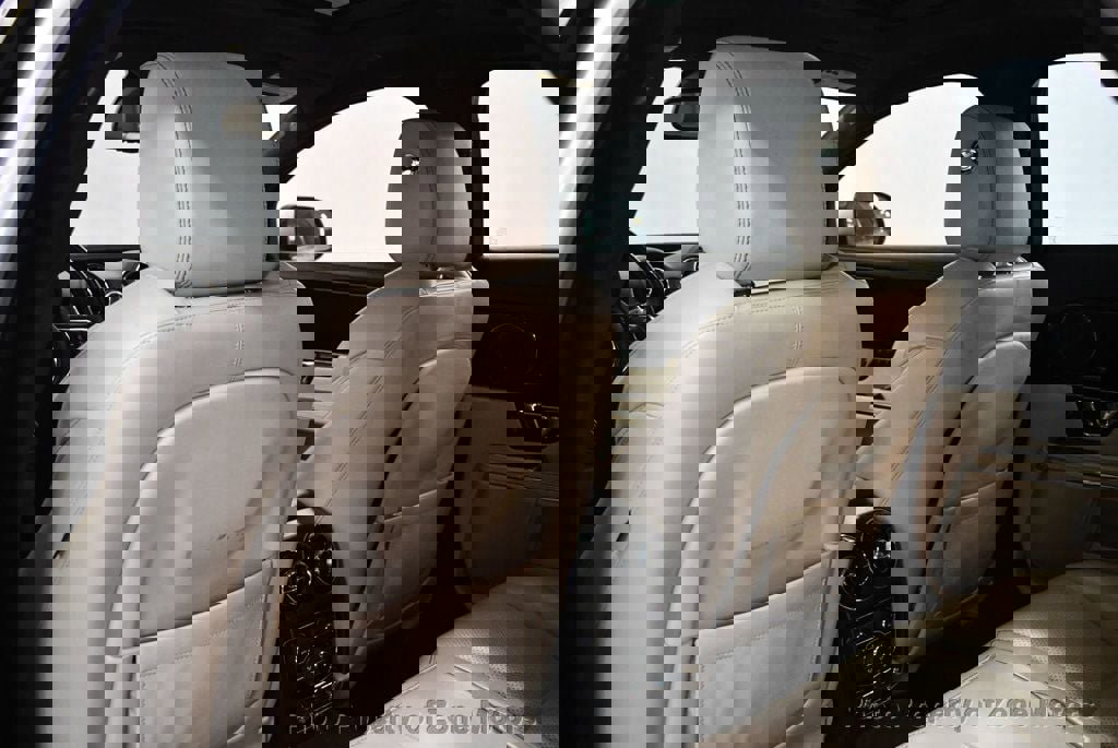 Used 2015 Jaguar XJ image 19