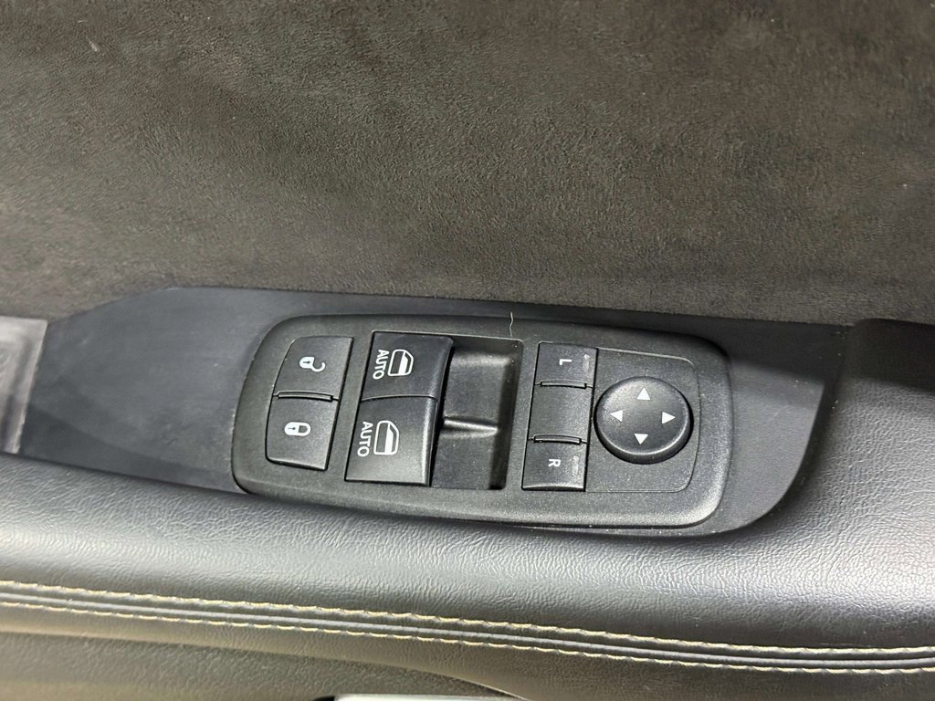 Used 2015 Dodge Challenger SRT w/ Technology Group image 8