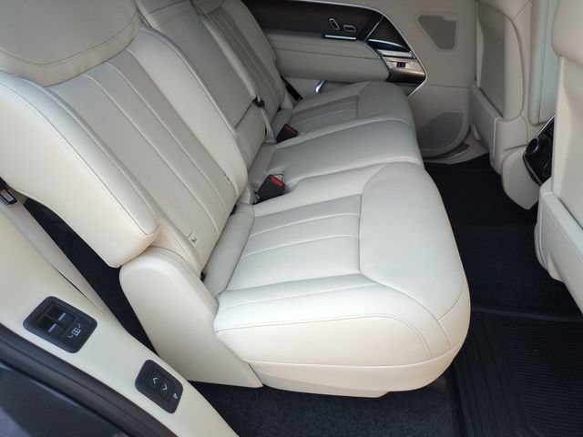 New 2026 Land Rover Range Rover Long Wheelbase SE AWD/4WD image 17