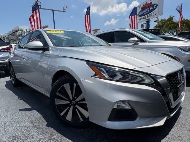 Used 2021 Nissan Altima 2.5 SV image 1