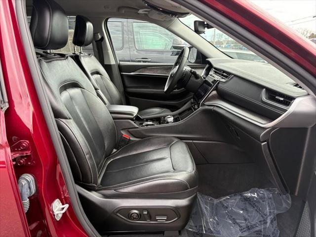 Certified 2023 Jeep Grand Cherokee Limited AWD/4WD image 15