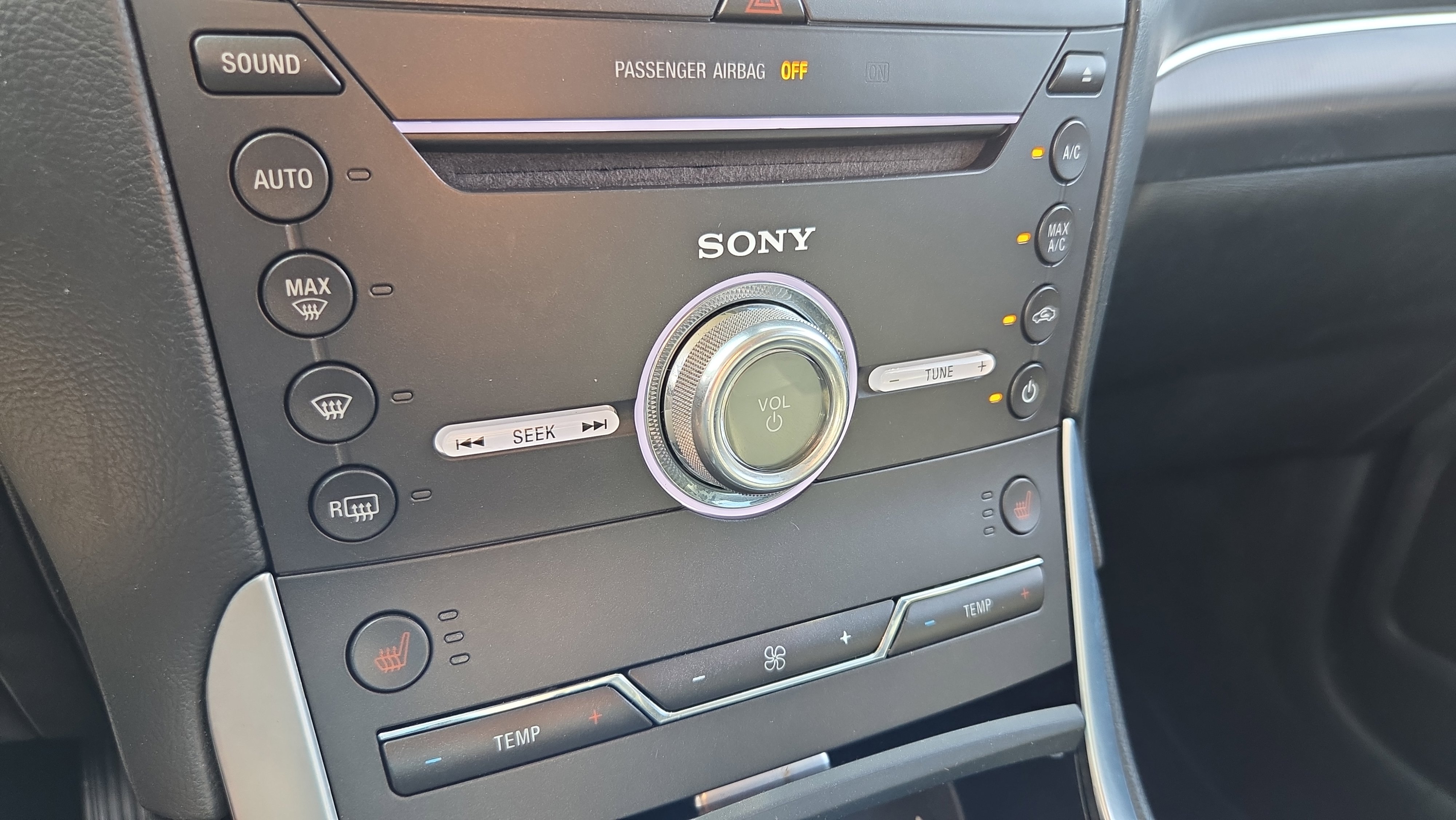 Used 2018 Ford Edge Titanium w/ Ford Safe & Smart Package FWD image 20