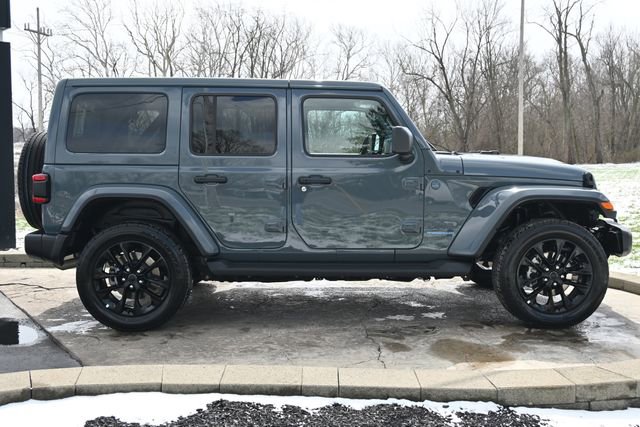 Used 2025 Jeep Wrangler Sahara image 4