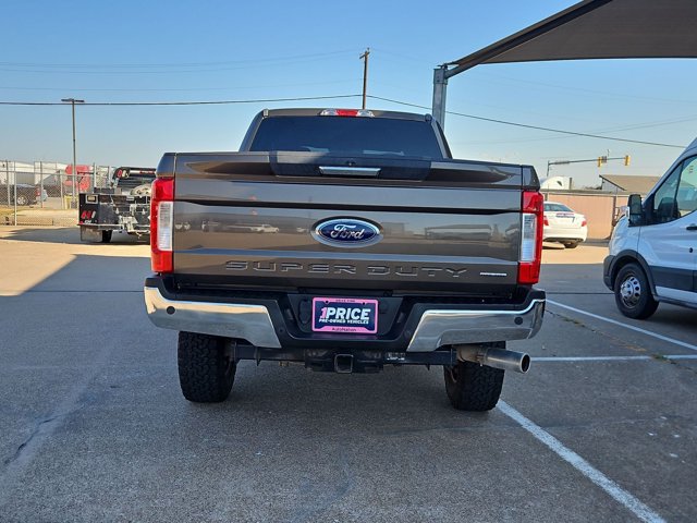 Used 2017 Ford F250 XLT w/ XLT Premium Package AWD/4WD image 6
