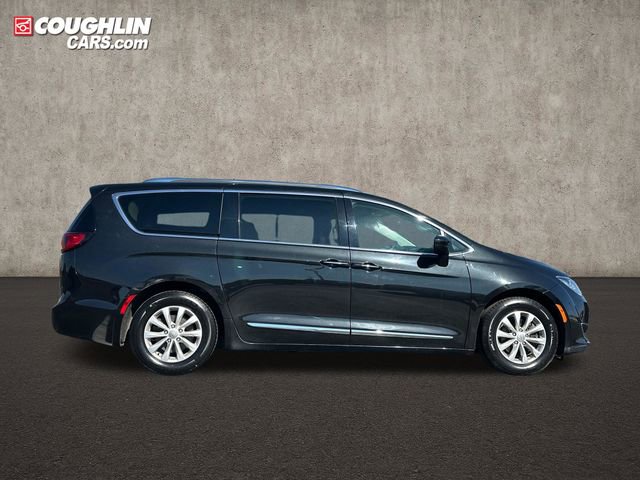 Used 2019 Chrysler Pacifica Touring-L FWD image 5