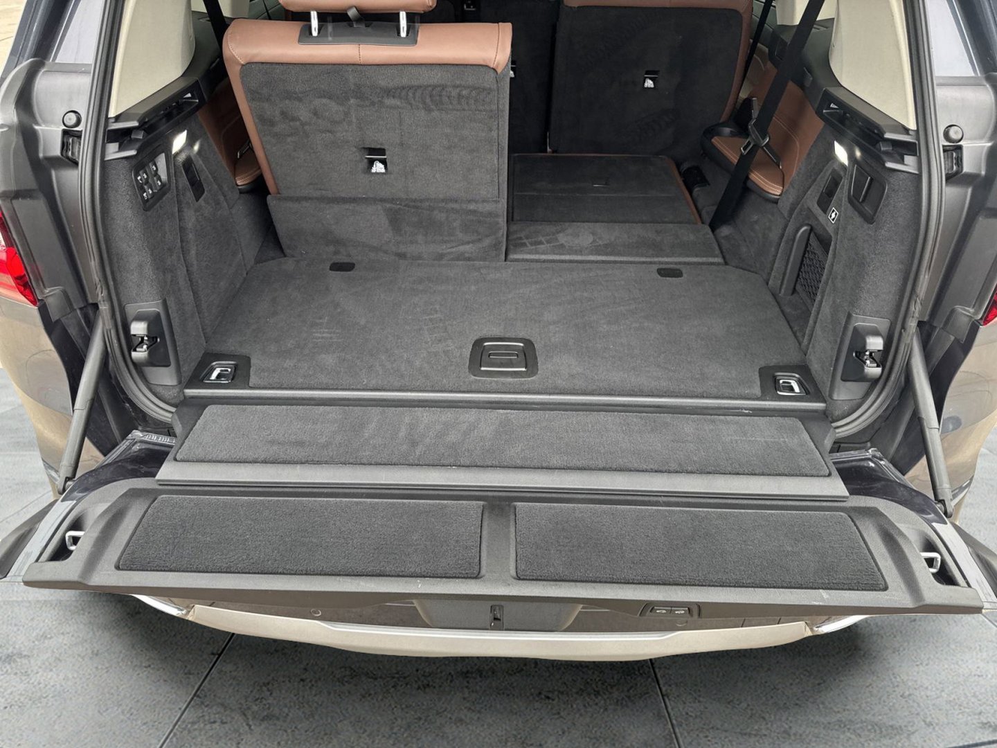 Used 2020 BMW X7 xDrive50i w/ Cold Weather Package image 38