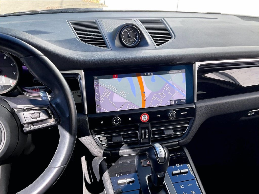 Certified 2023 Porsche Macan AWD/4WD image 10