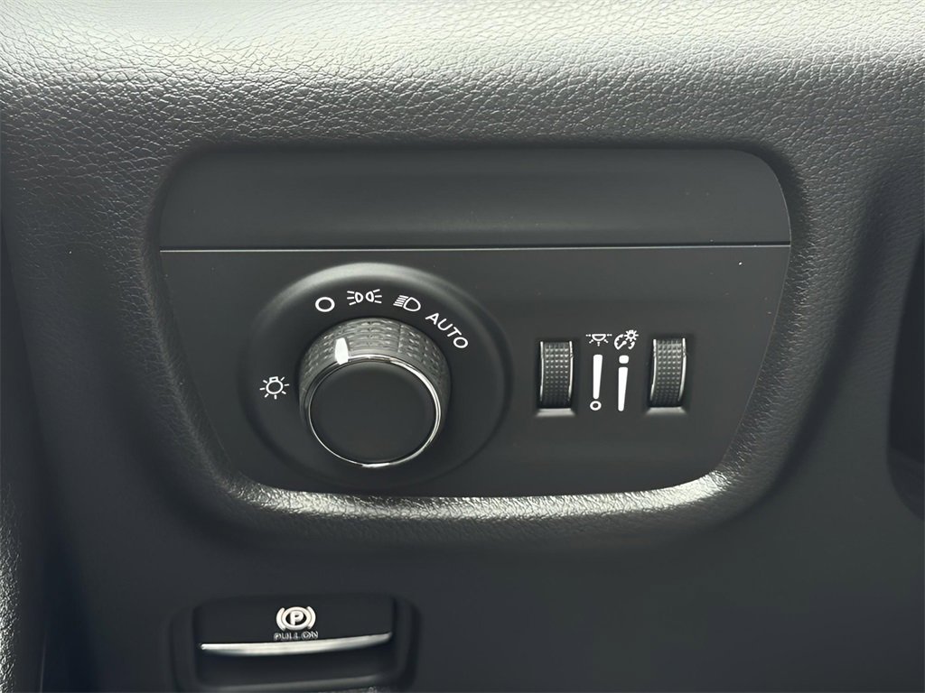 Used 2025 Jeep Grand Cherokee L Altitude image 21