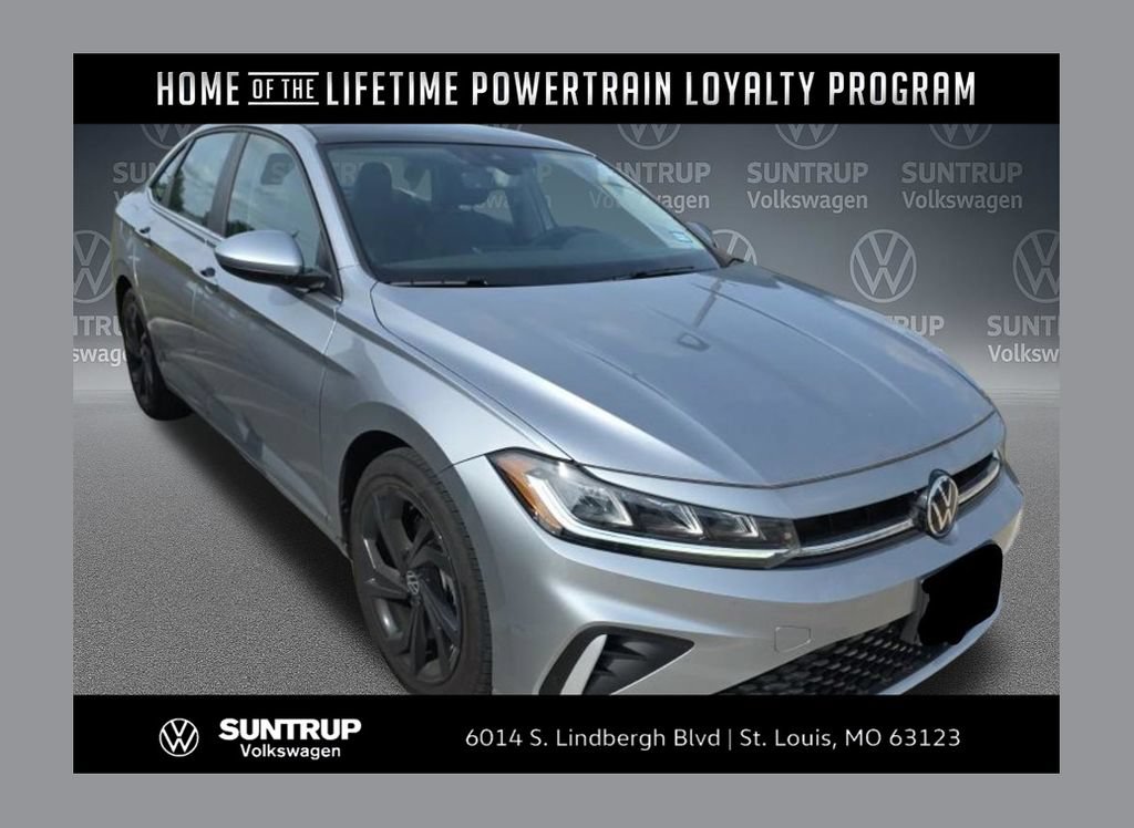 Used 2025 Volkswagen Jetta SE w/ Sunroof Package FWD image 1