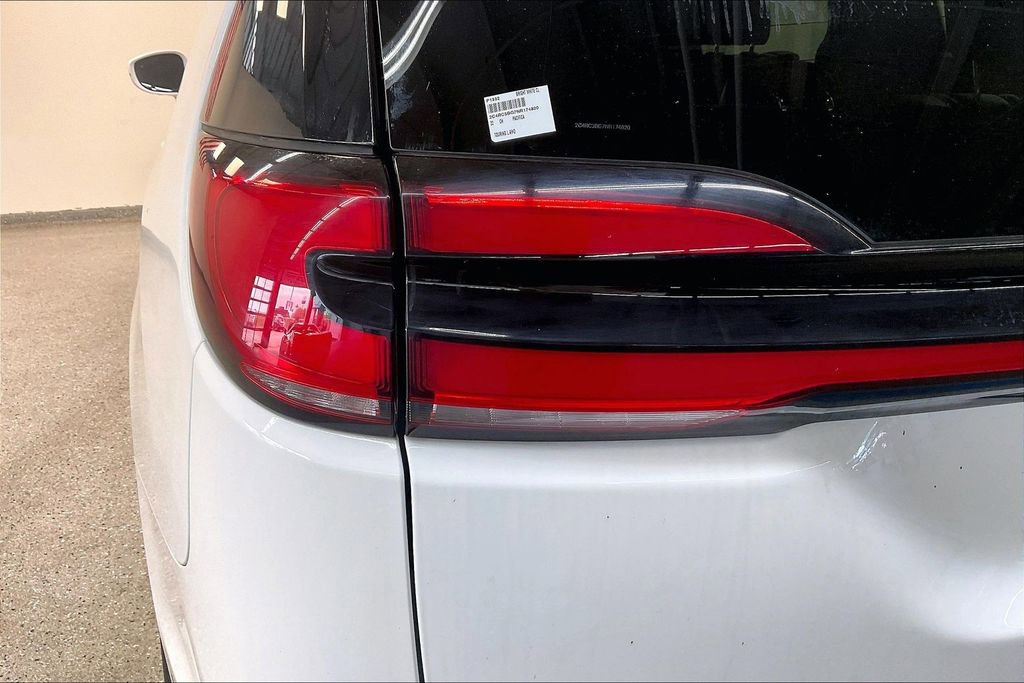 Used 2022 Chrysler Pacifica Touring-L w/ S Appearance Package AWD/4WD image 25