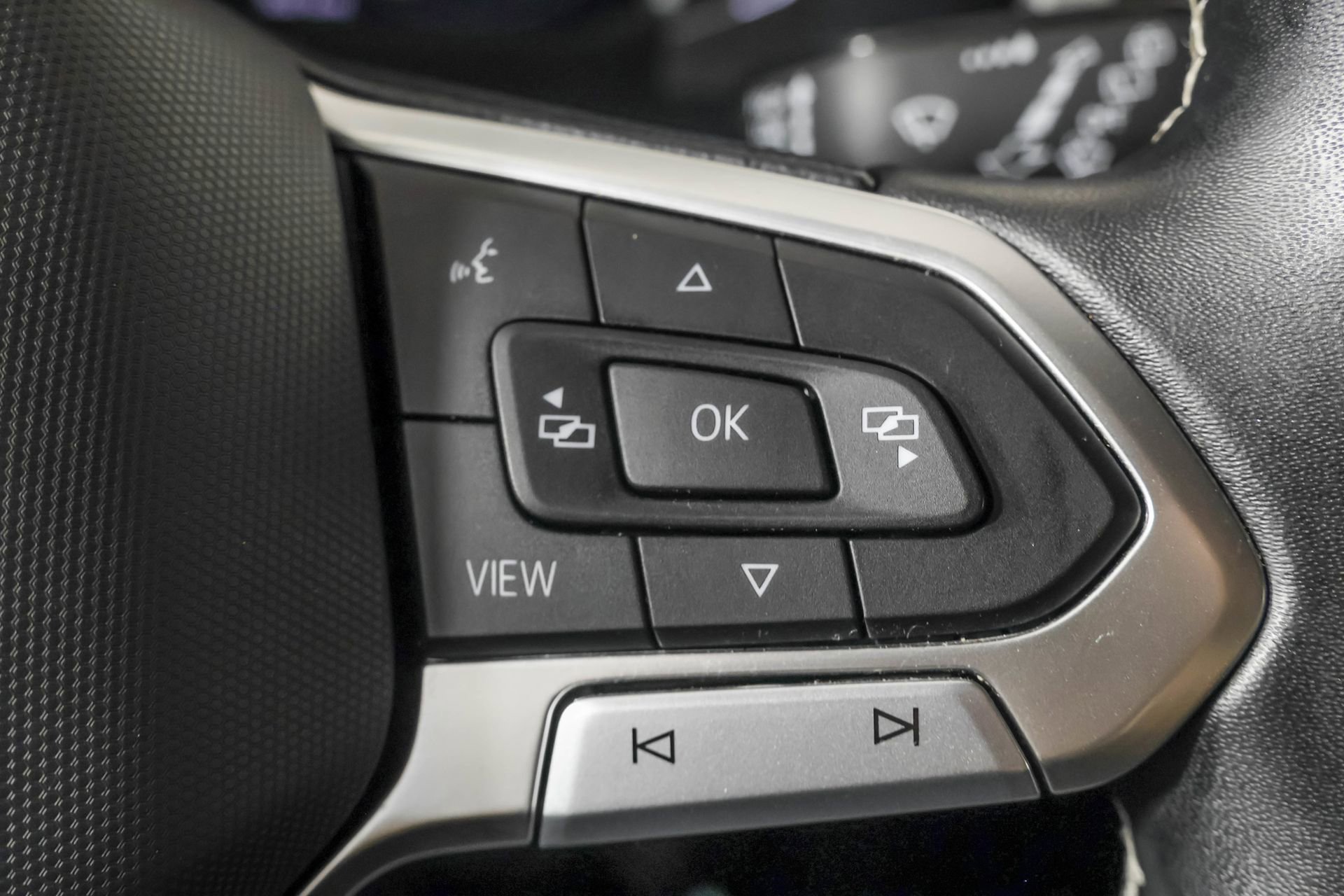 Used 2023 Volkswagen Atlas Cross Sport SE w/ Black Wheel Package AWD/4WD image 28