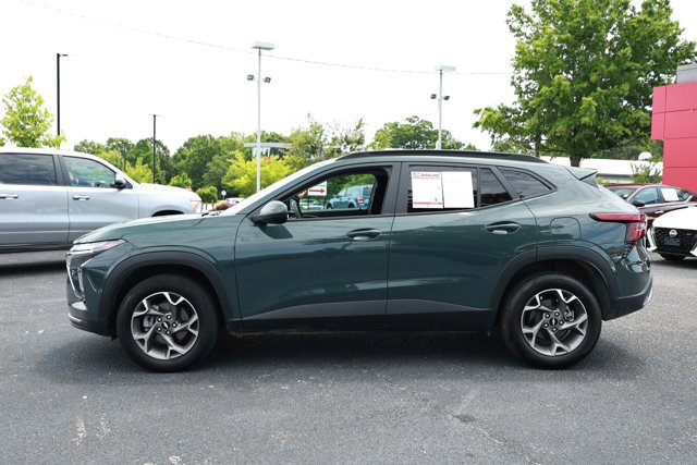 Used 2025 Chevrolet Trax LT FWD image 9