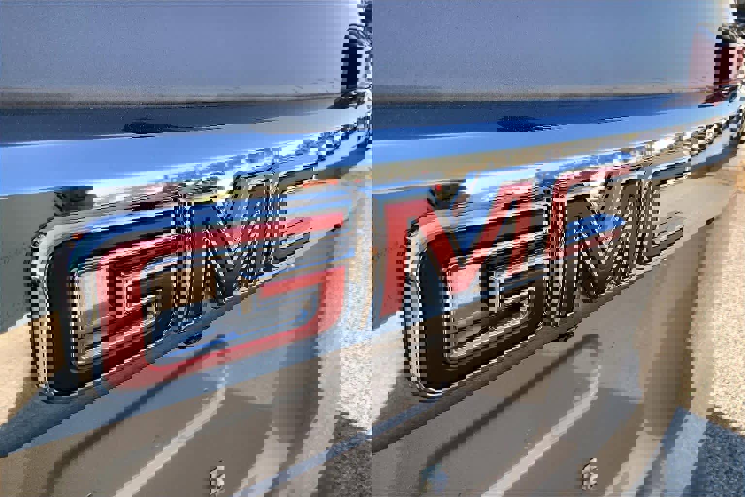 Used 2023 GMC Acadia SLE w/ Driver Convenience Package image 10