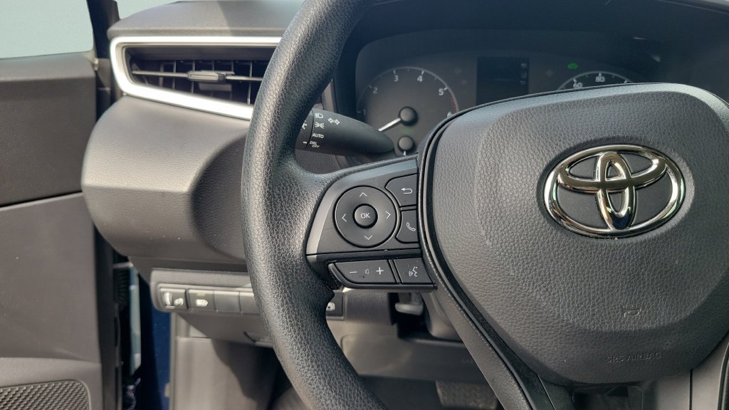 Used 2025 Toyota Corolla LE FWD image 18