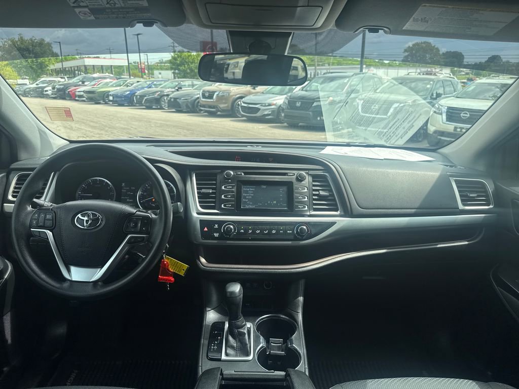 Used 2019 Toyota Highlander LE FWD image 22