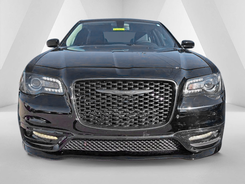 Used 2023 Chrysler 300 Touring L w/ Comfort Group AWD/4WD image 2
