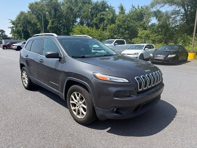 Certified 2017 Jeep Cherokee Latitude w/ Comfort/Convenience Group AWD/4WD image 9