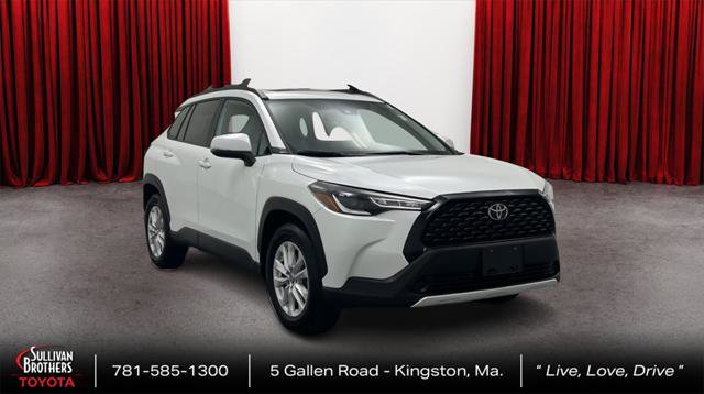 Certified 2022 Toyota Corolla Cross LE image 3