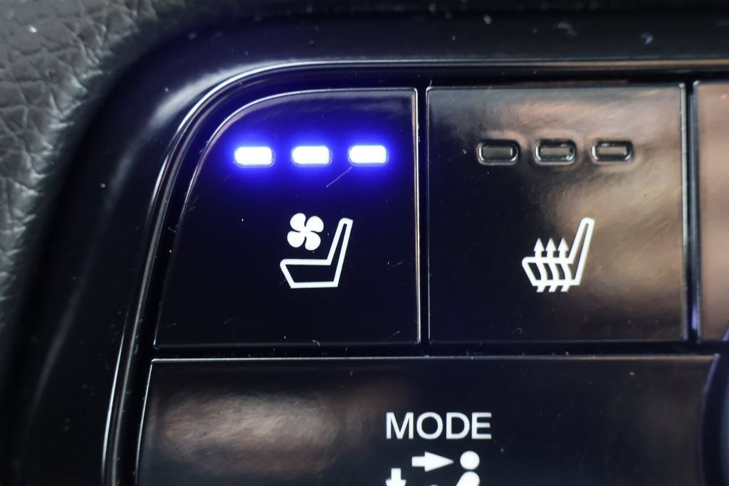 Used 2025 Honda Pilot Black Edition image 16