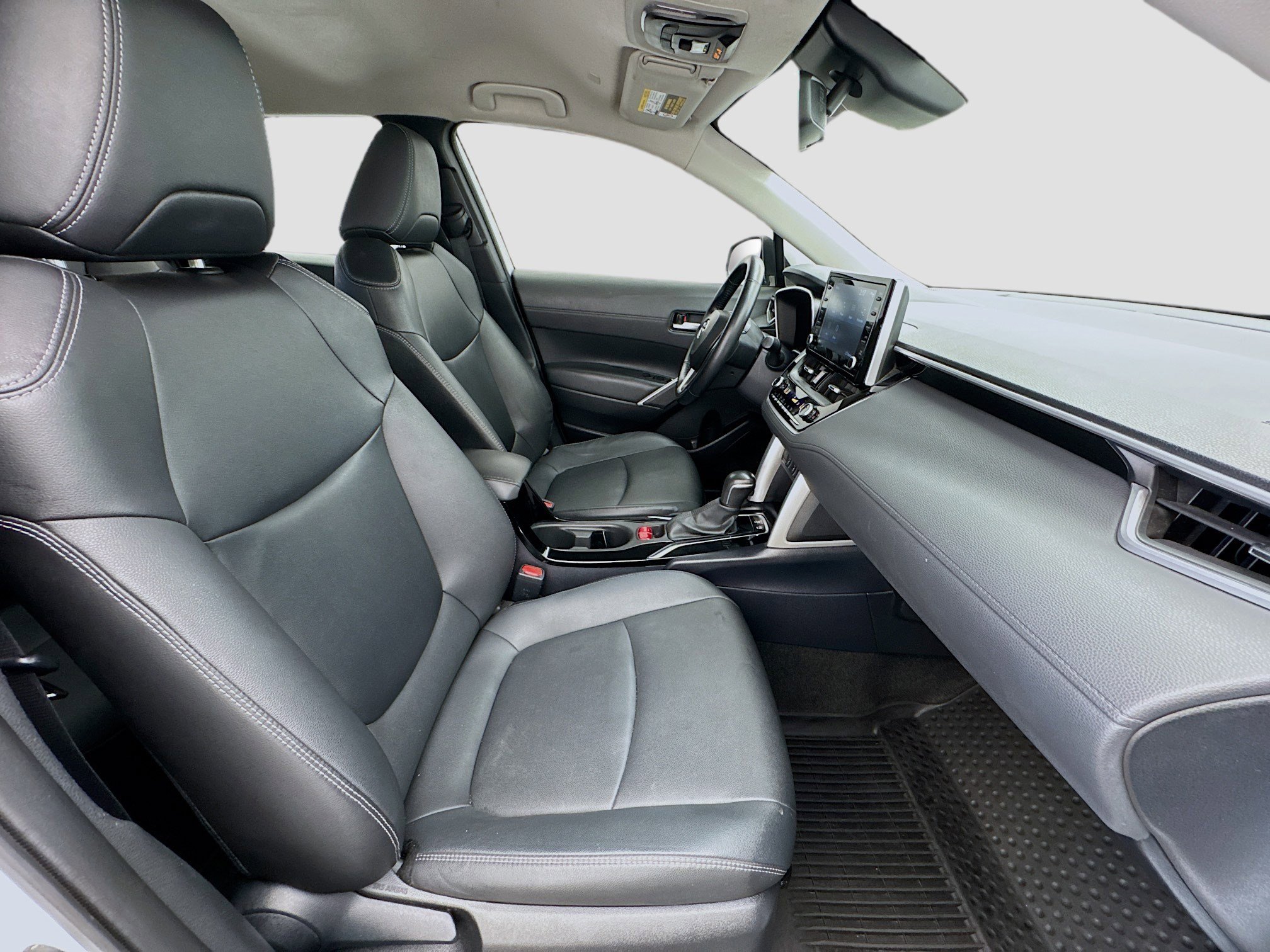 Used 2022 Toyota Corolla Cross XLE w/ Black Badges Package (TMS) FWD image 19