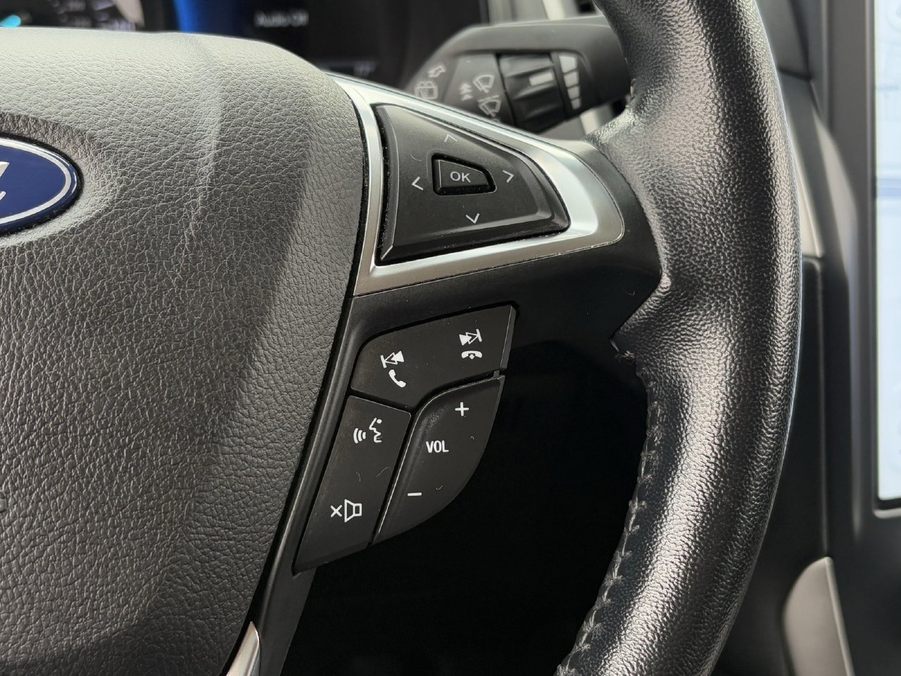 Used 2023 Ford Edge SEL AWD/4WD image 17