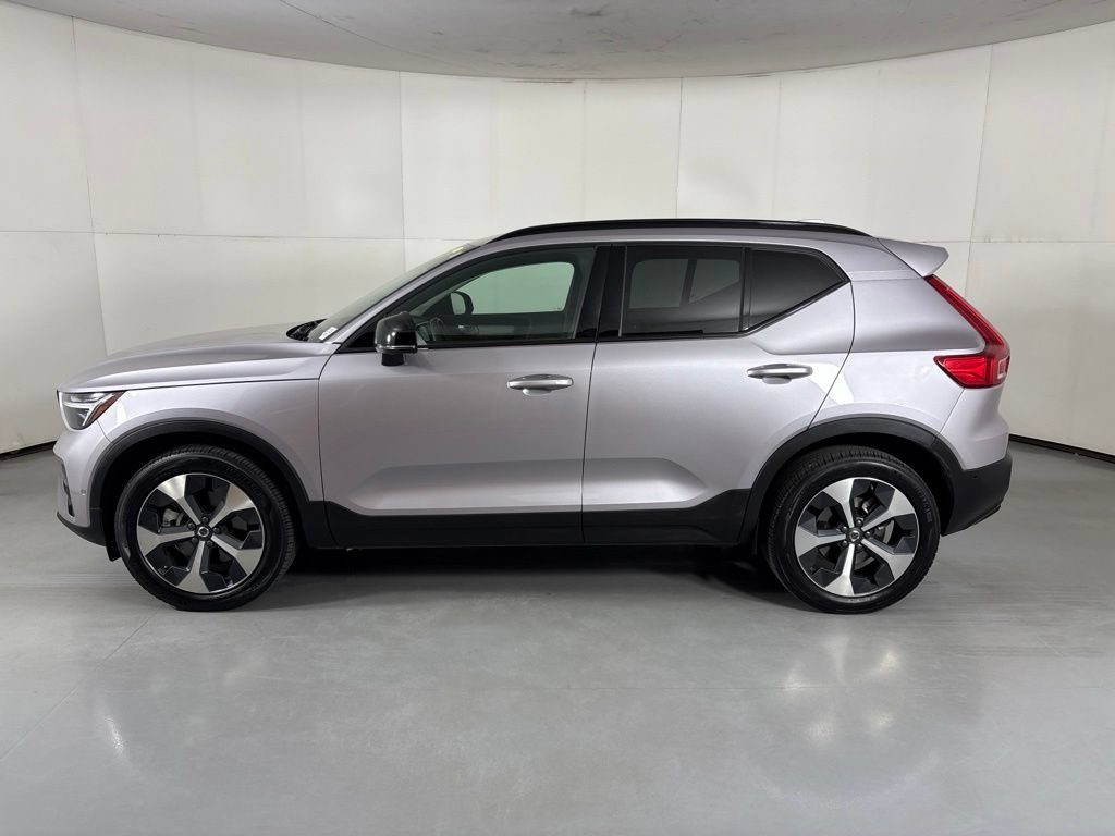 Used 2026 Volvo XC40 B5 Plus AWD/4WD image 5
