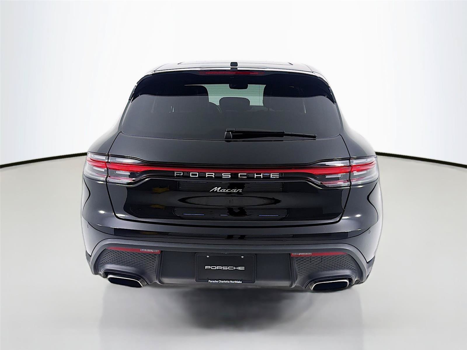 Certified 2023 Porsche Macan AWD/4WD image 25