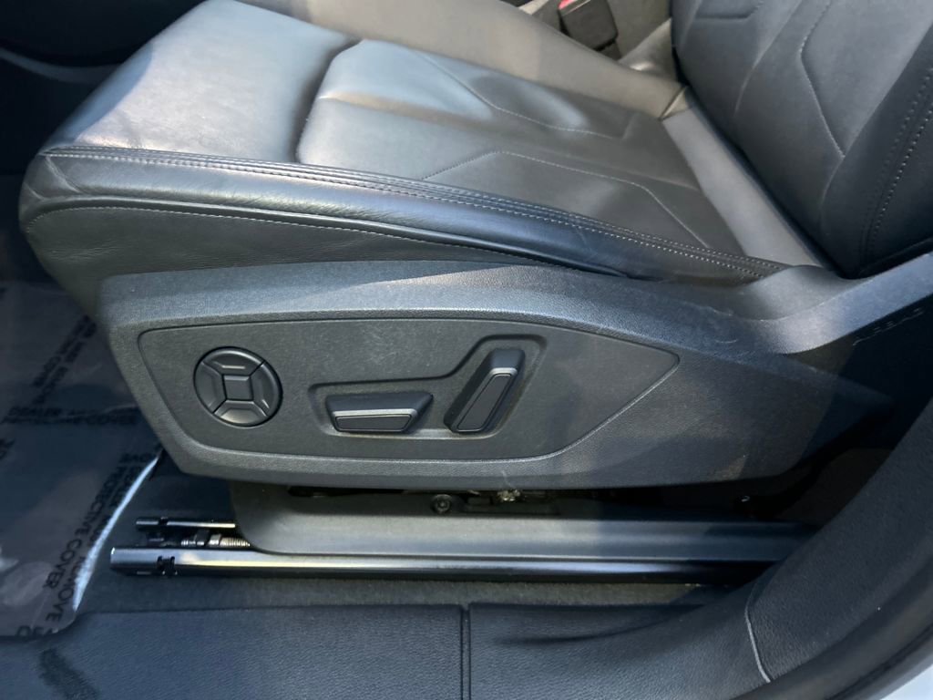 Used 2025 Audi Q3 2.0T Premium image 14