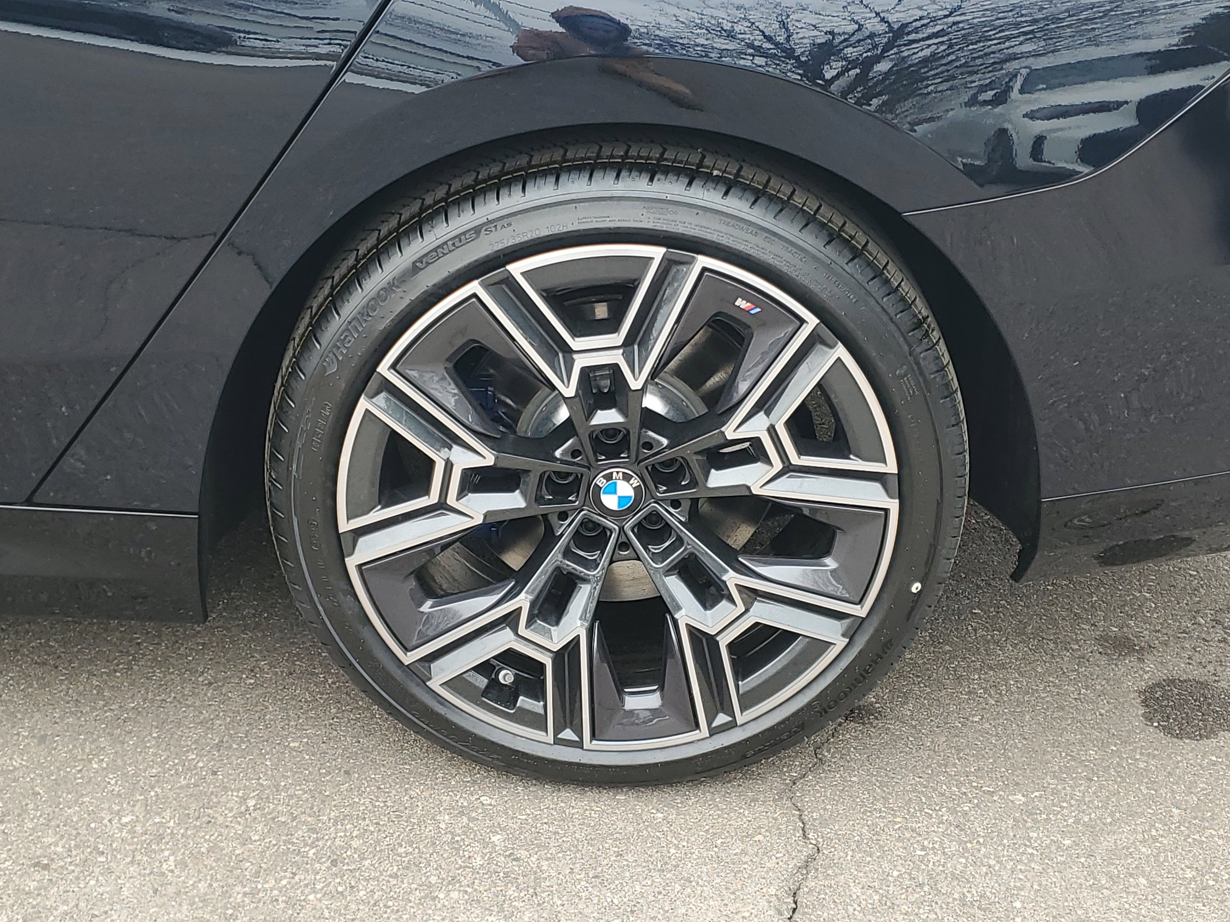 New 2026 BMW 540i xDrive w/ M Sport Package image 28