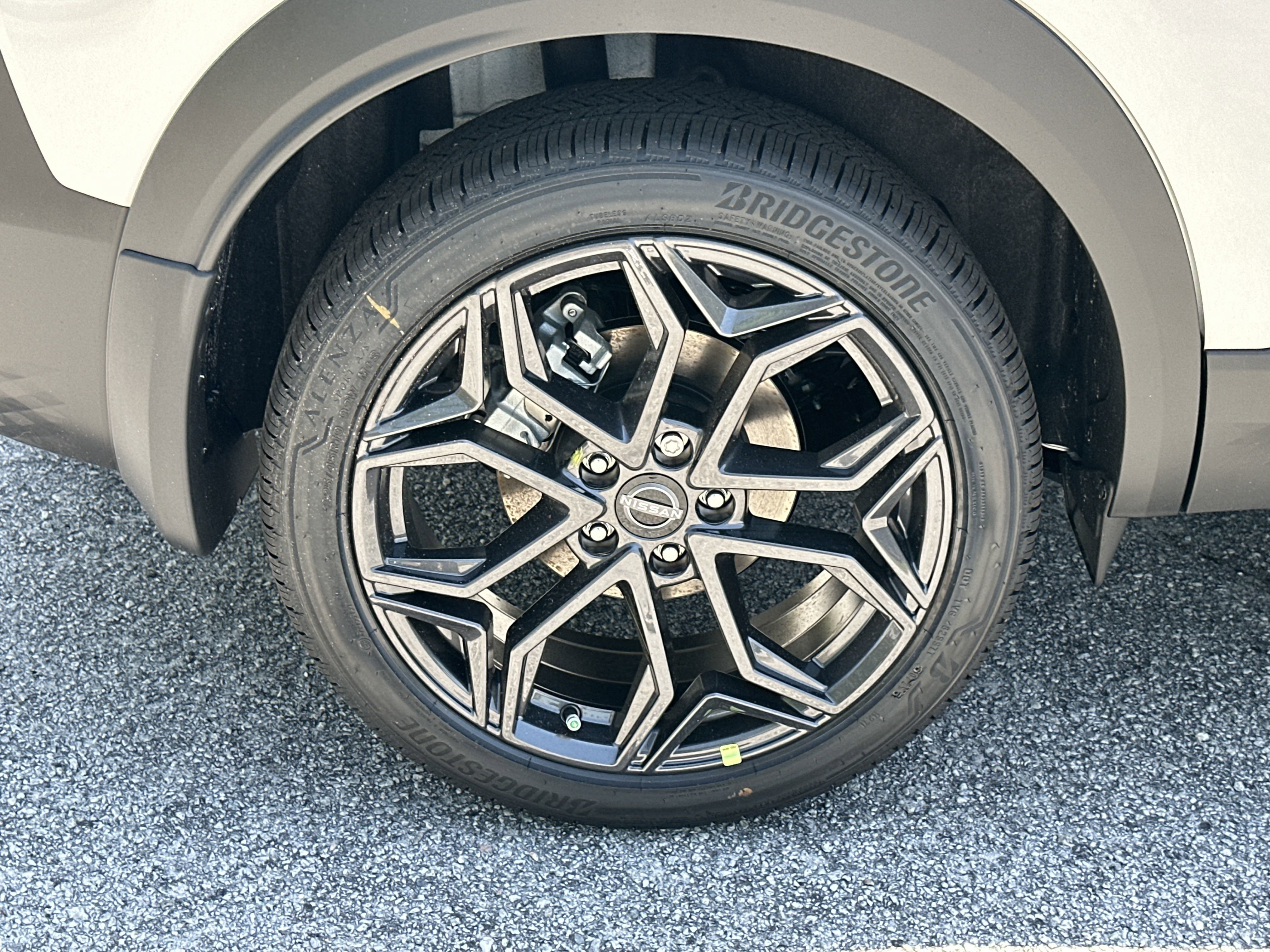 New 2025 Nissan Kicks SR image 17