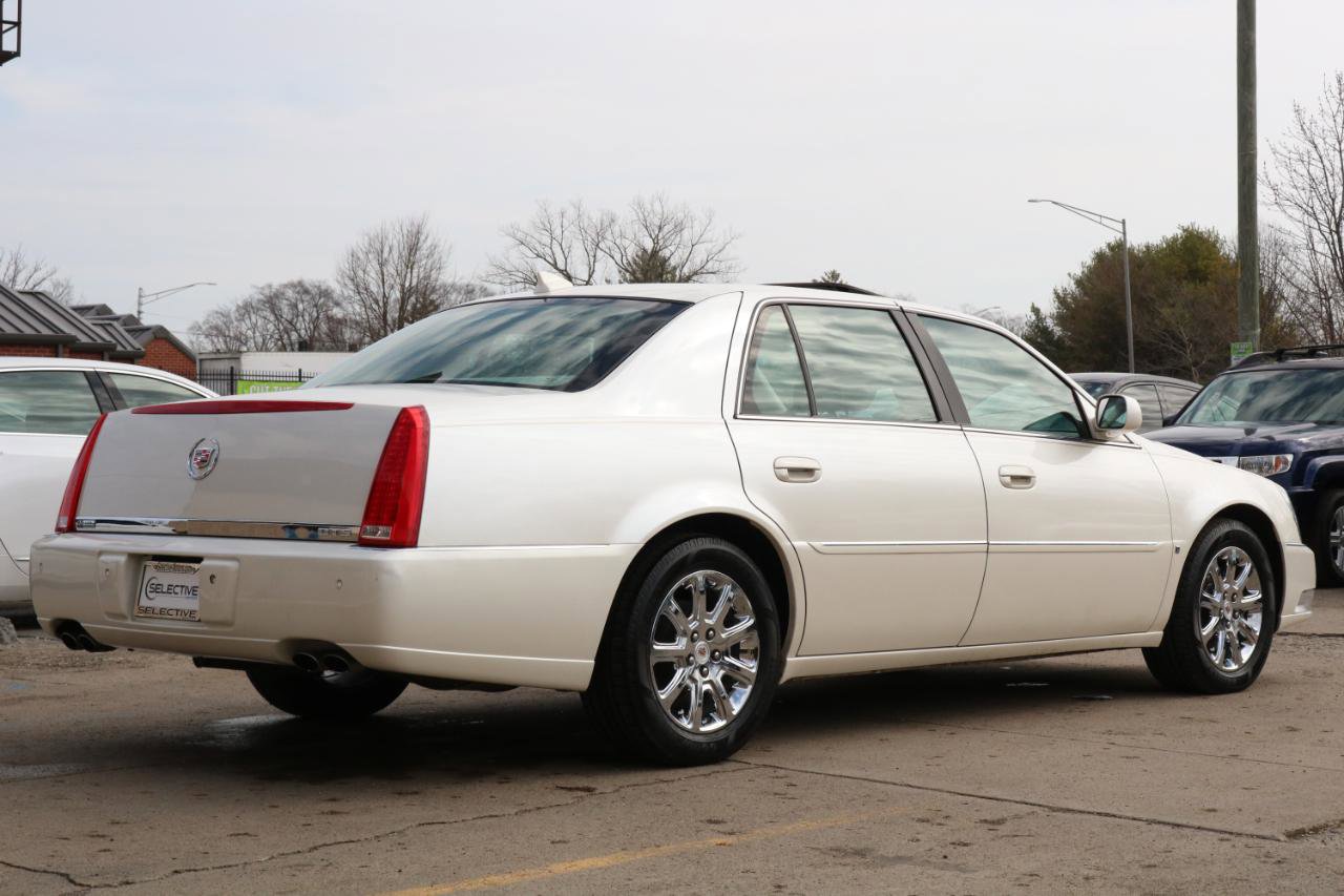 Used 2009 Cadillac DTS w/ Sun And Sound Package image 9